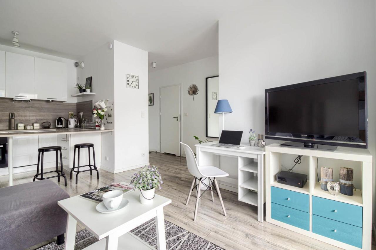 M&R Apartament Airport&Business Premium Komputerowa - Underground Garage - Free Wifi - Netflix - Self Check-In - 5 Min From Chopin Airport Varsovia Exterior foto