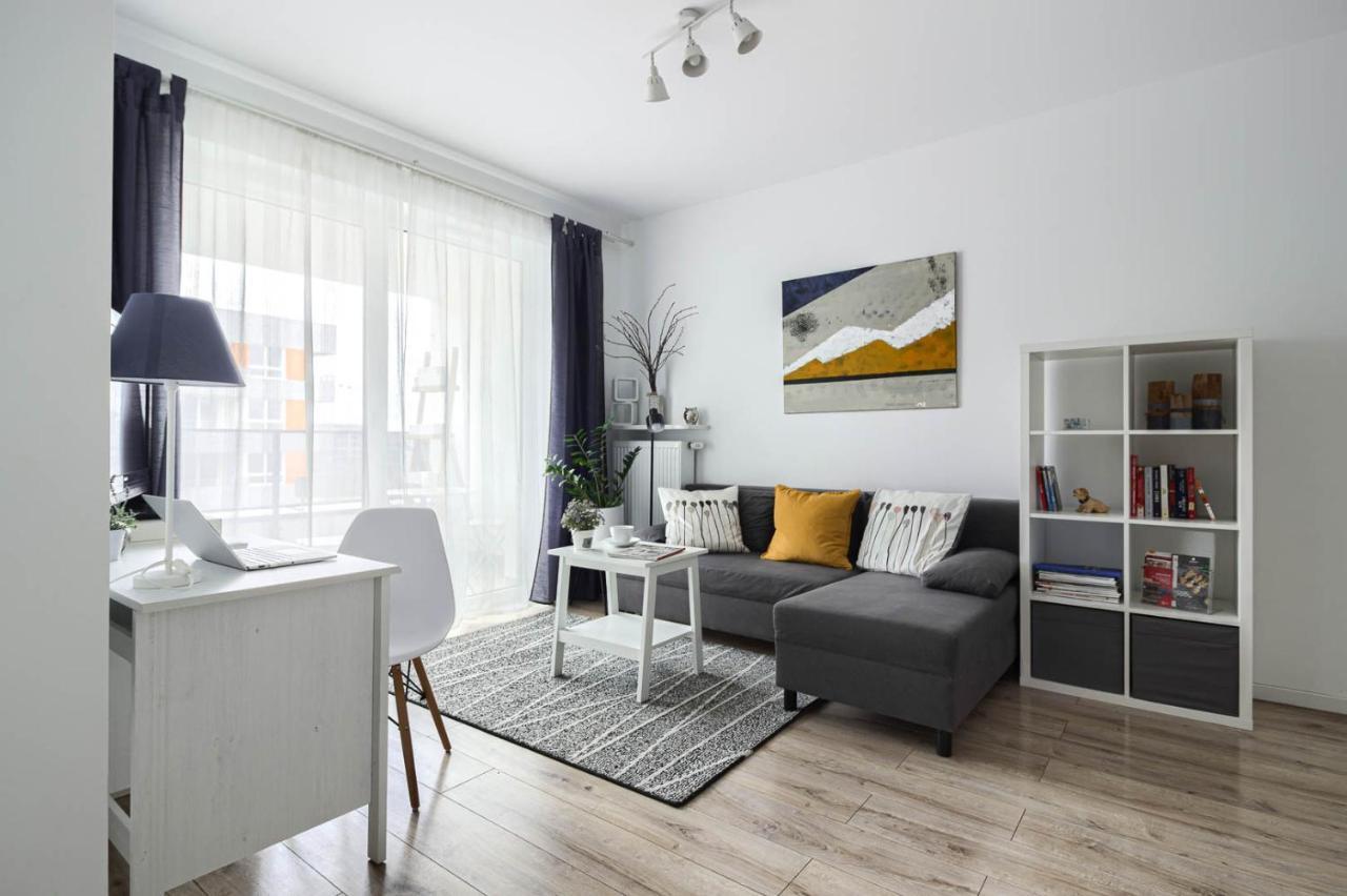 M&R Apartament Airport&Business Premium Komputerowa - Underground Garage - Free Wifi - Netflix - Self Check-In - 5 Min From Chopin Airport Varsovia Exterior foto