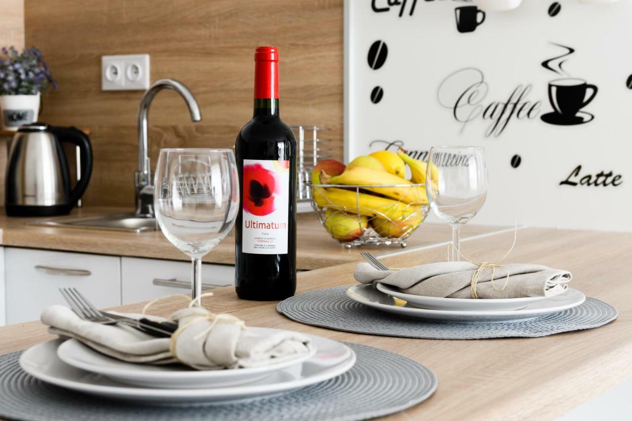 M&R Apartament Airport&Business Premium Komputerowa - Underground Garage - Free Wifi - Netflix - Self Check-In - 5 Min From Chopin Airport Varsovia Exterior foto