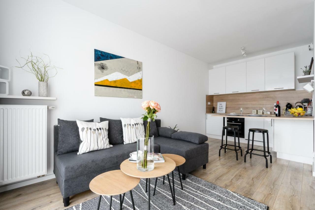 M&R Apartament Airport&Business Premium Komputerowa - Underground Garage - Free Wifi - Netflix - Self Check-In - 5 Min From Chopin Airport Varsovia Exterior foto