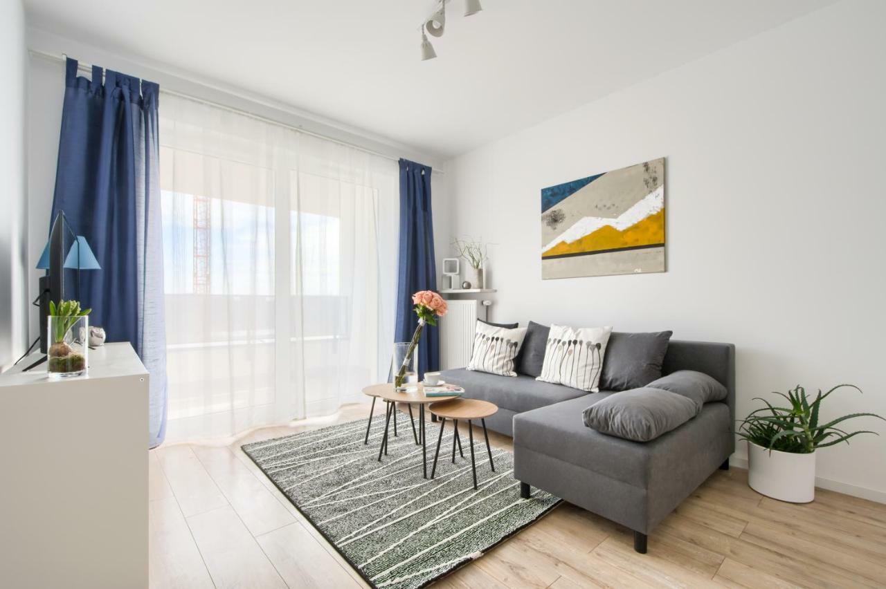 M&R Apartament Airport&Business Premium Komputerowa - Underground Garage - Free Wifi - Netflix - Self Check-In - 5 Min From Chopin Airport Varsovia Exterior foto