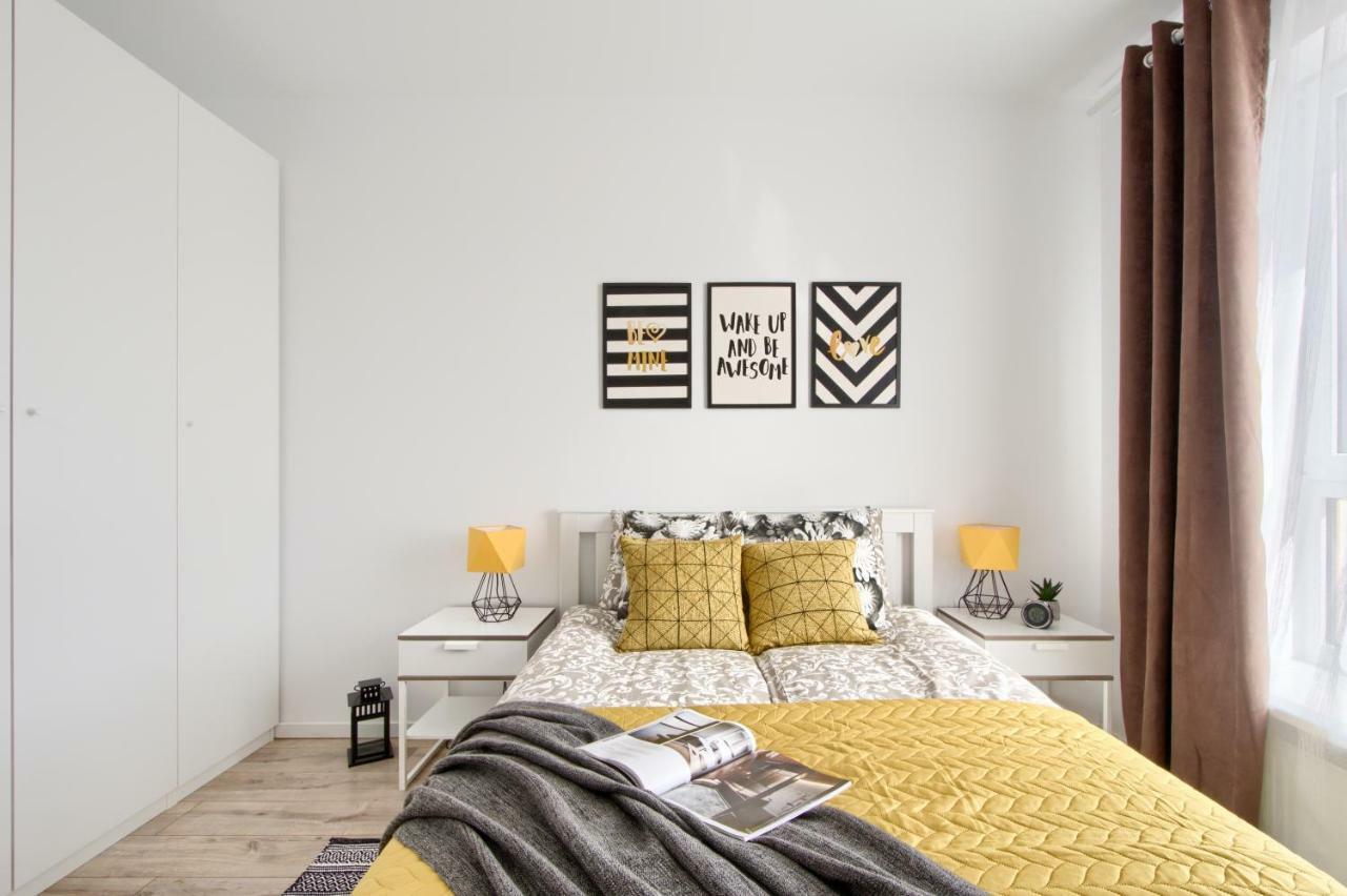 M&R Apartament Airport&Business Premium Komputerowa - Underground Garage - Free Wifi - Netflix - Self Check-In - 5 Min From Chopin Airport Varsovia Exterior foto