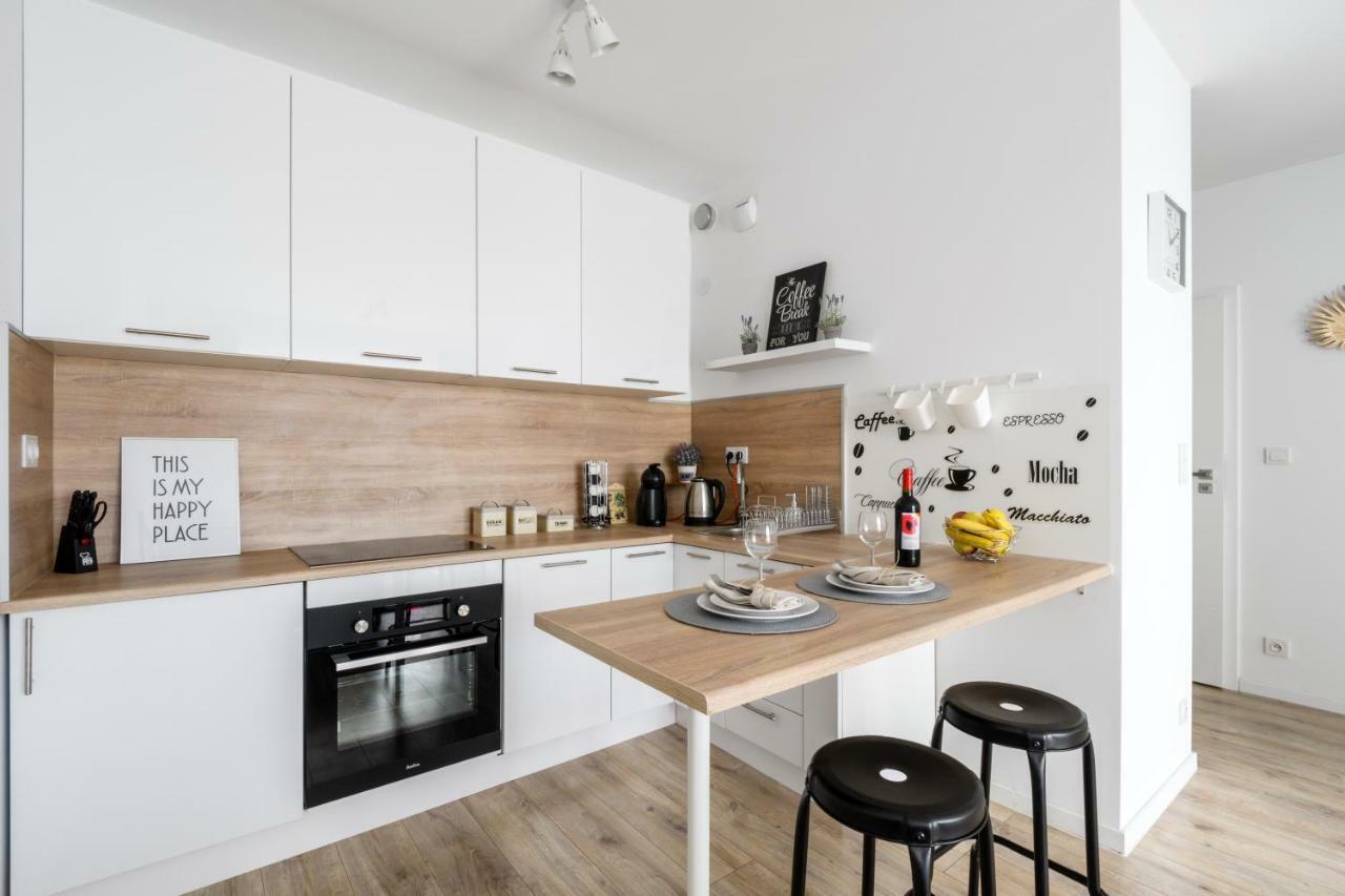 M&R Apartament Airport&Business Premium Komputerowa - Underground Garage - Free Wifi - Netflix - Self Check-In - 5 Min From Chopin Airport Varsovia Exterior foto