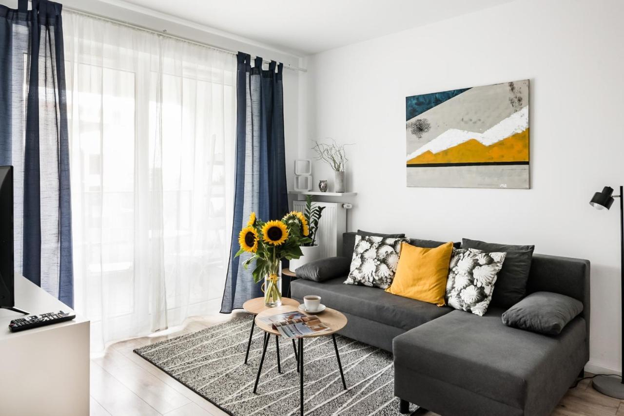 M&R Apartament Airport&Business Premium Komputerowa - Underground Garage - Free Wifi - Netflix - Self Check-In - 5 Min From Chopin Airport Varsovia Exterior foto