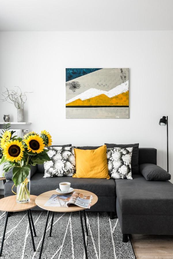 M&R Apartament Airport&Business Premium Komputerowa - Underground Garage - Free Wifi - Netflix - Self Check-In - 5 Min From Chopin Airport Varsovia Exterior foto