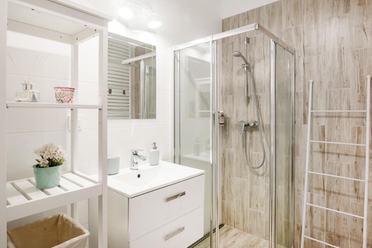 M&R Apartament Airport&Business Premium Komputerowa - Underground Garage - Free Wifi - Netflix - Self Check-In - 5 Min From Chopin Airport Varsovia Exterior foto