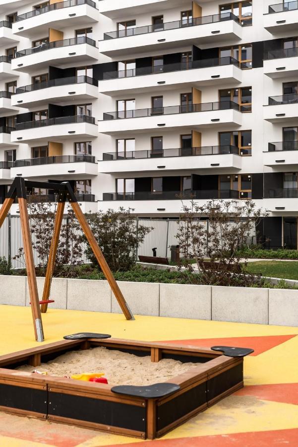M&R Apartament Airport&Business Premium Komputerowa - Underground Garage - Free Wifi - Netflix - Self Check-In - 5 Min From Chopin Airport Varsovia Exterior foto