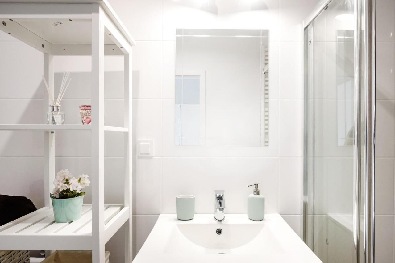 M&R Apartament Airport&Business Premium Komputerowa - Underground Garage - Free Wifi - Netflix - Self Check-In - 5 Min From Chopin Airport Varsovia Exterior foto