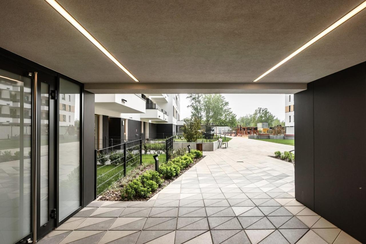 M&R Apartament Airport&Business Premium Komputerowa - Underground Garage - Free Wifi - Netflix - Self Check-In - 5 Min From Chopin Airport Varsovia Exterior foto