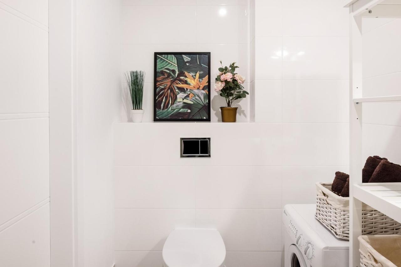 M&R Apartament Airport&Business Premium Komputerowa - Underground Garage - Free Wifi - Netflix - Self Check-In - 5 Min From Chopin Airport Varsovia Exterior foto